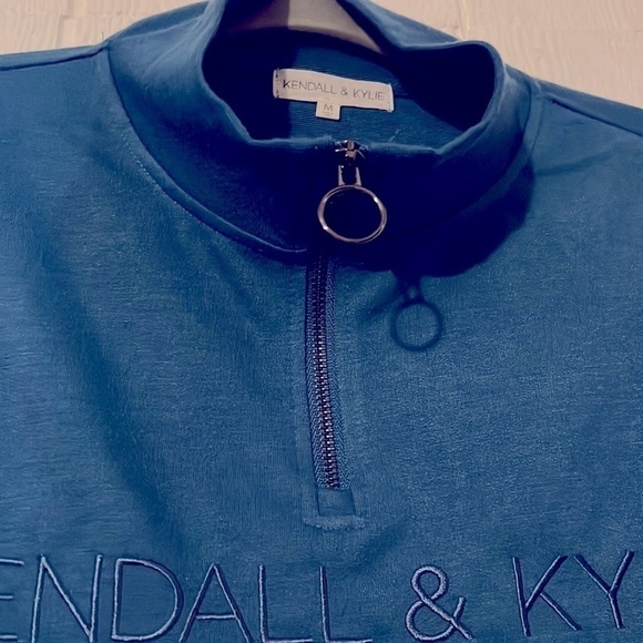 Kendall & Kylie cropped pullover size medium - Picture 3 of 4